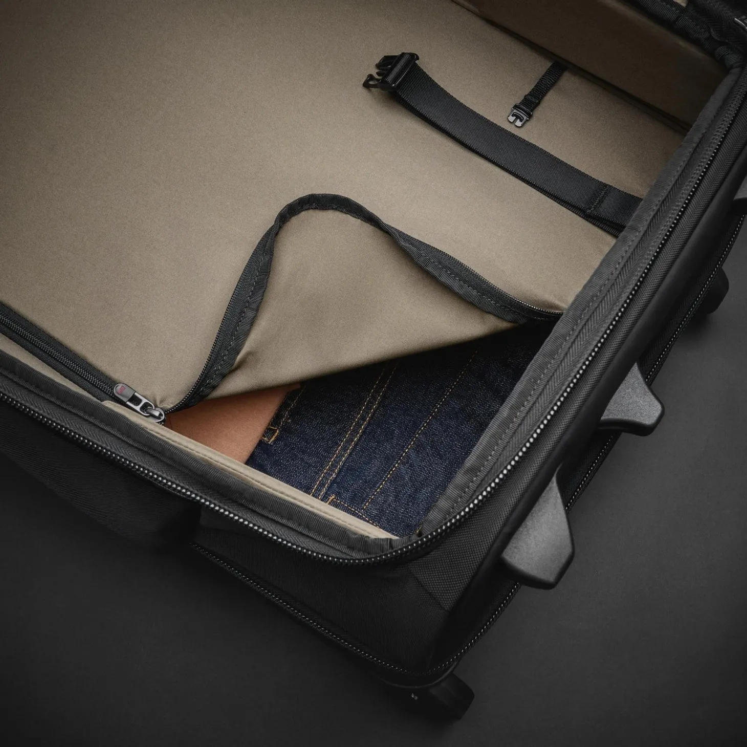 Briggs & Riley ZDX 2.0 Medium Upright Duffle