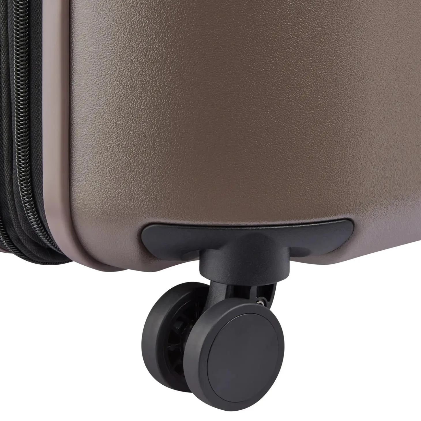Delsey florence by mills Catch Flights Medium Expandable Spinner