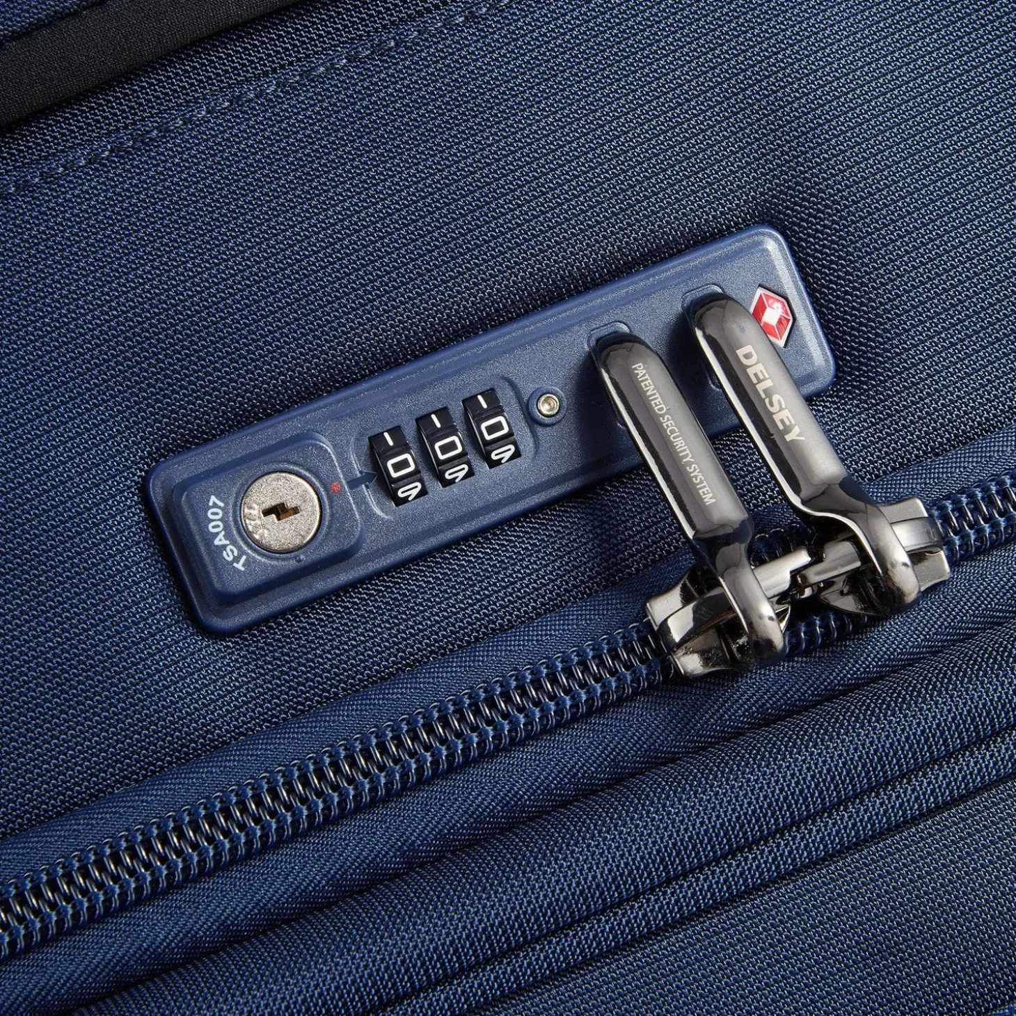 Delsey Helium DLX 25" Expandable Spinner Upright