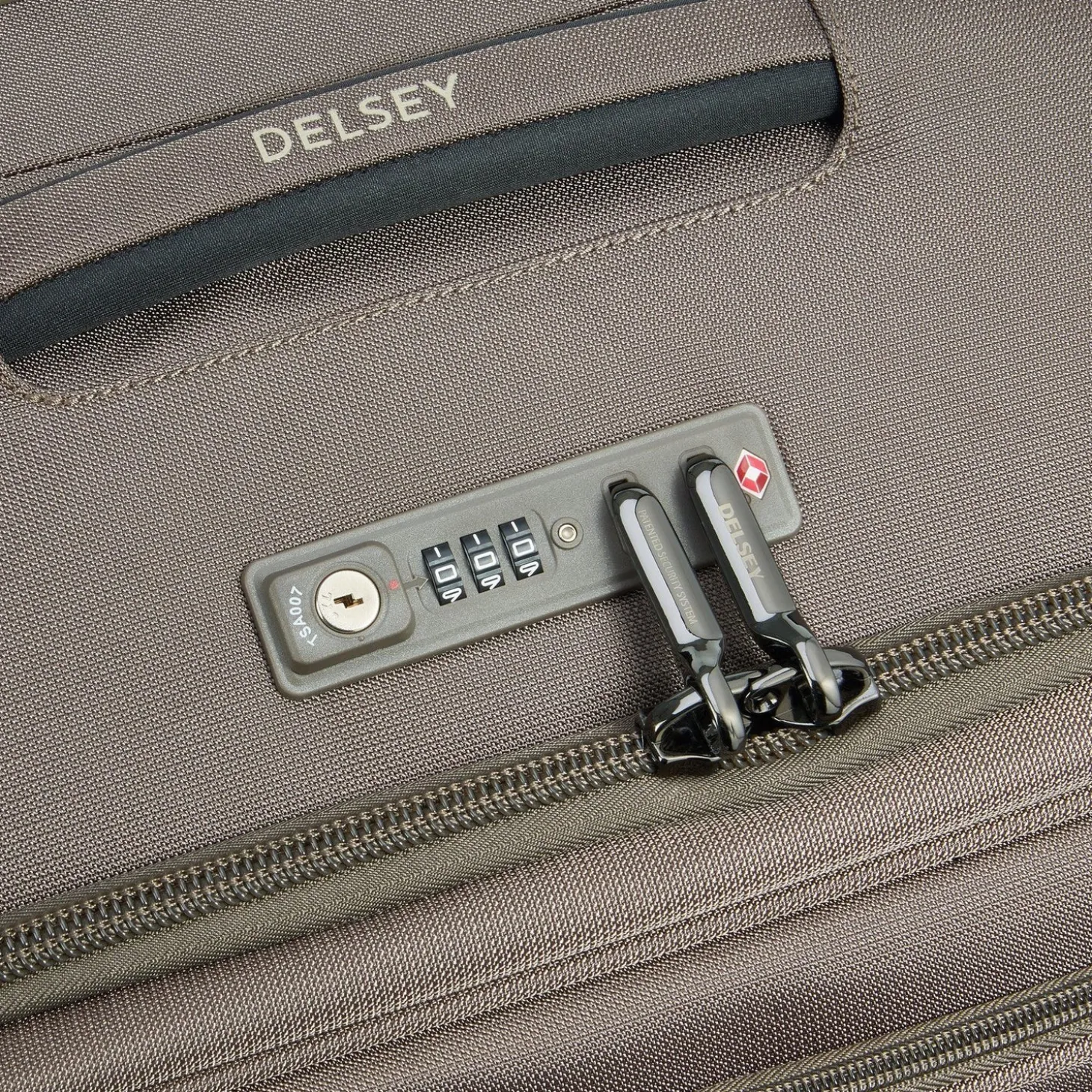 Delsey Helium DLX 25" Expandable Spinner Upright
