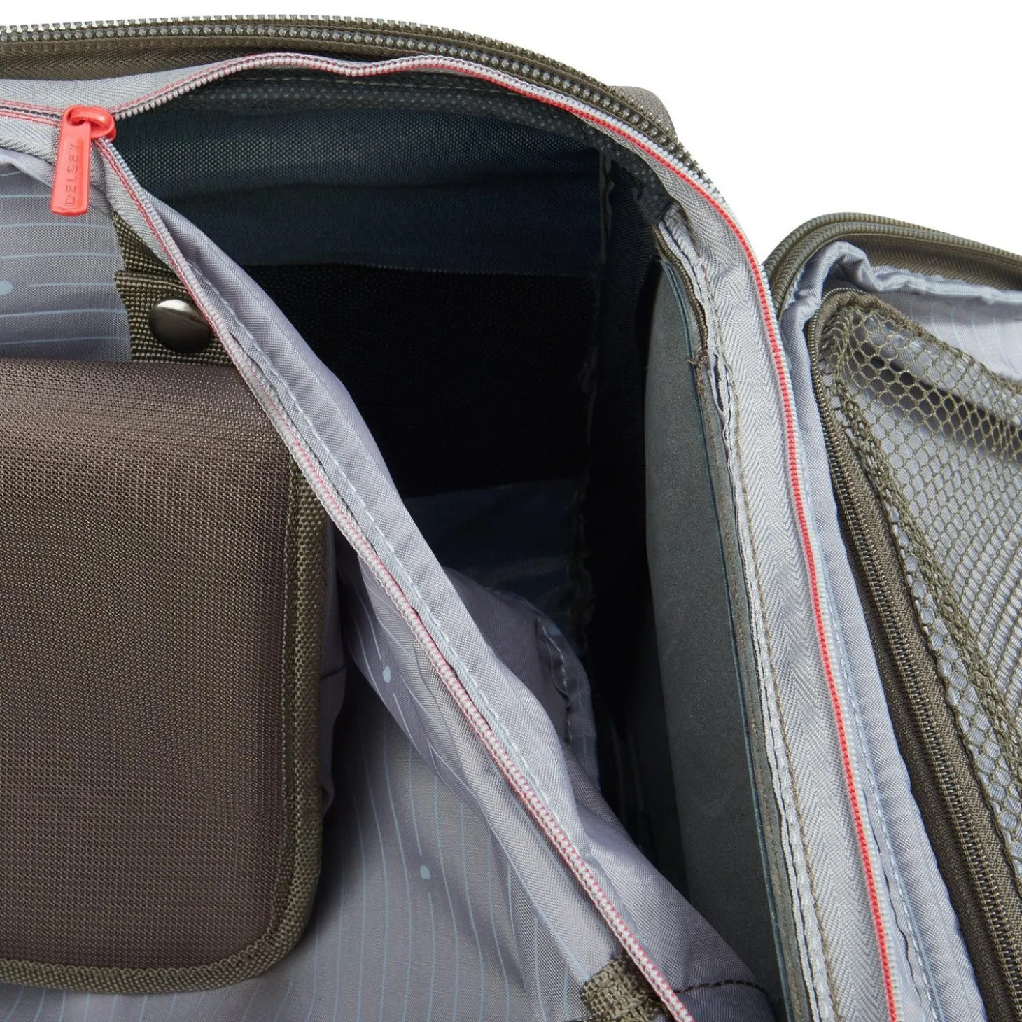 Delsey Helium DLX 29" Expandable Spinner Upright