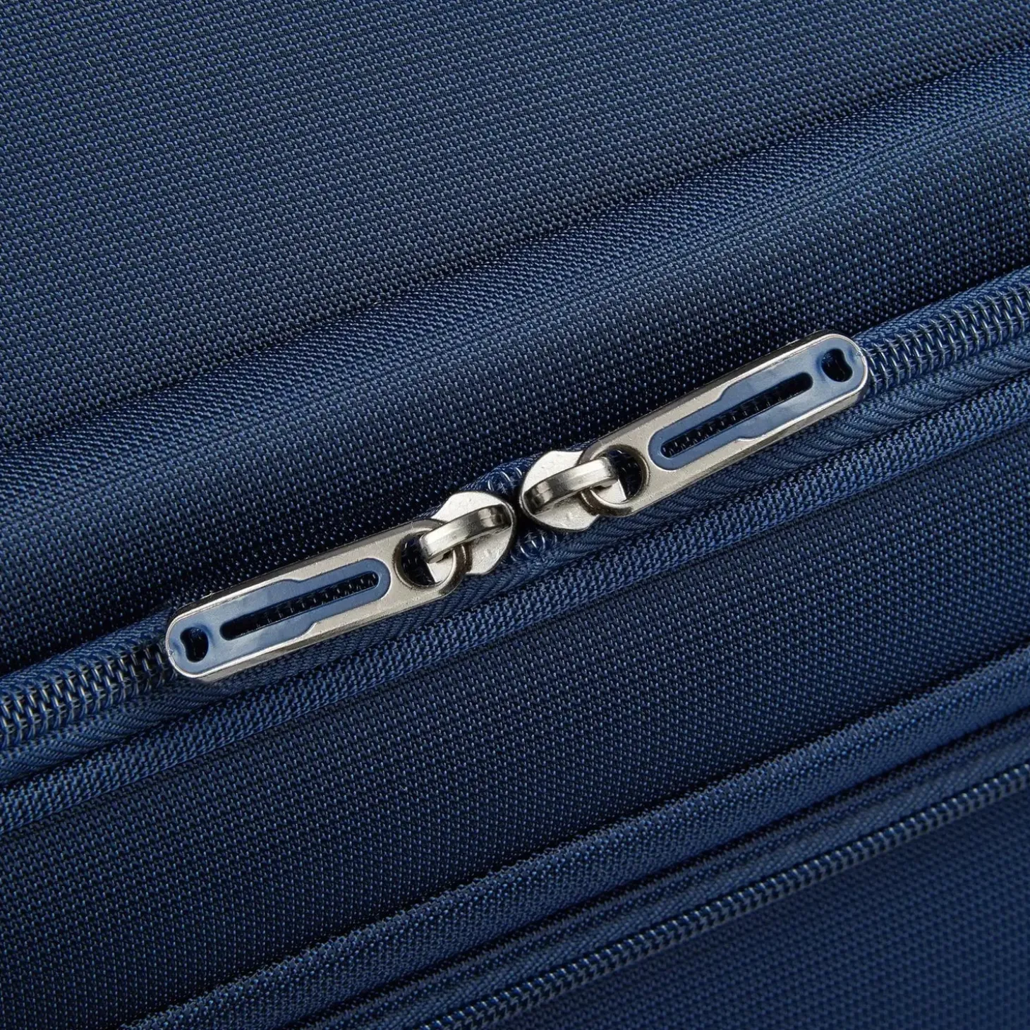 Delsey Helium DLX Spinner Garment Bag