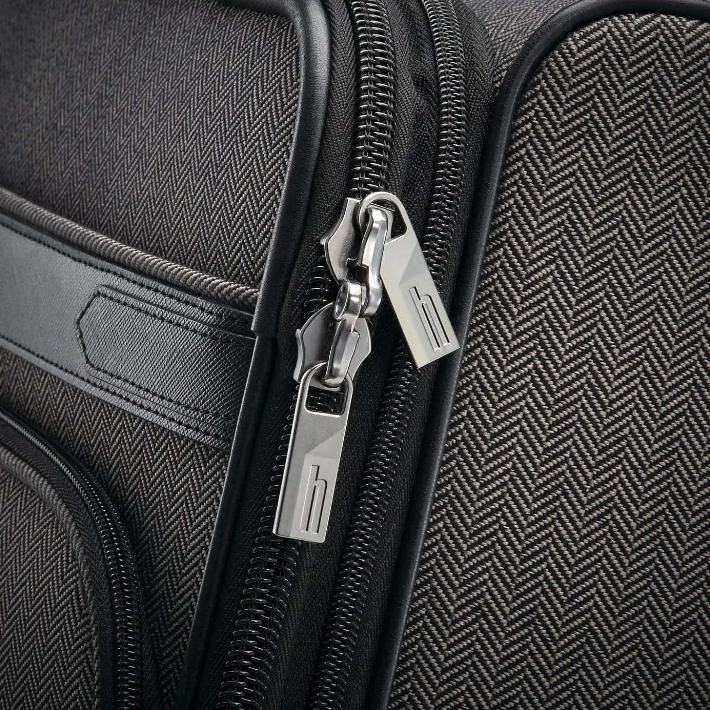 Hartmann Herringbone Deluxe Medium Journey Expandable Spinner