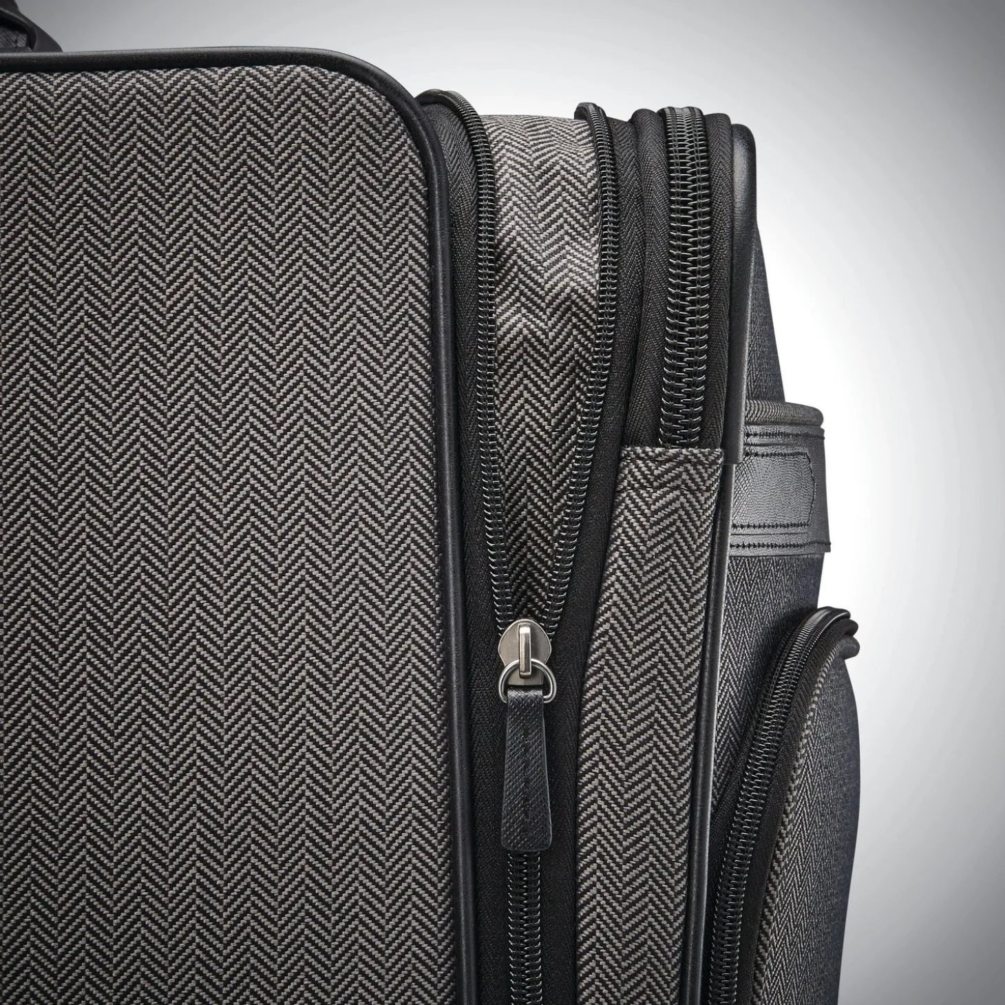 Hartmann Herringbone Deluxe Medium Journey Expandable Spinner