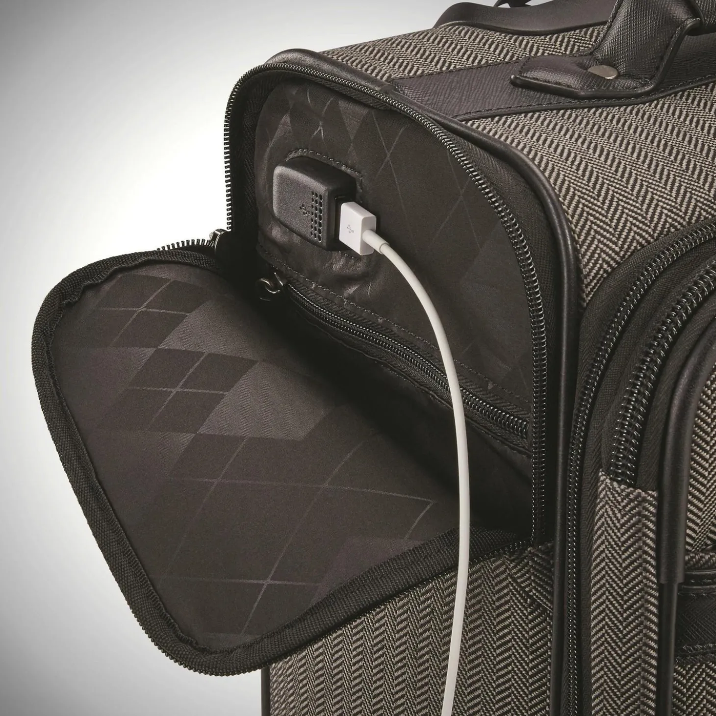 Hartmann Herringbone Deluxe Domestic Carry On Expandable Spinner