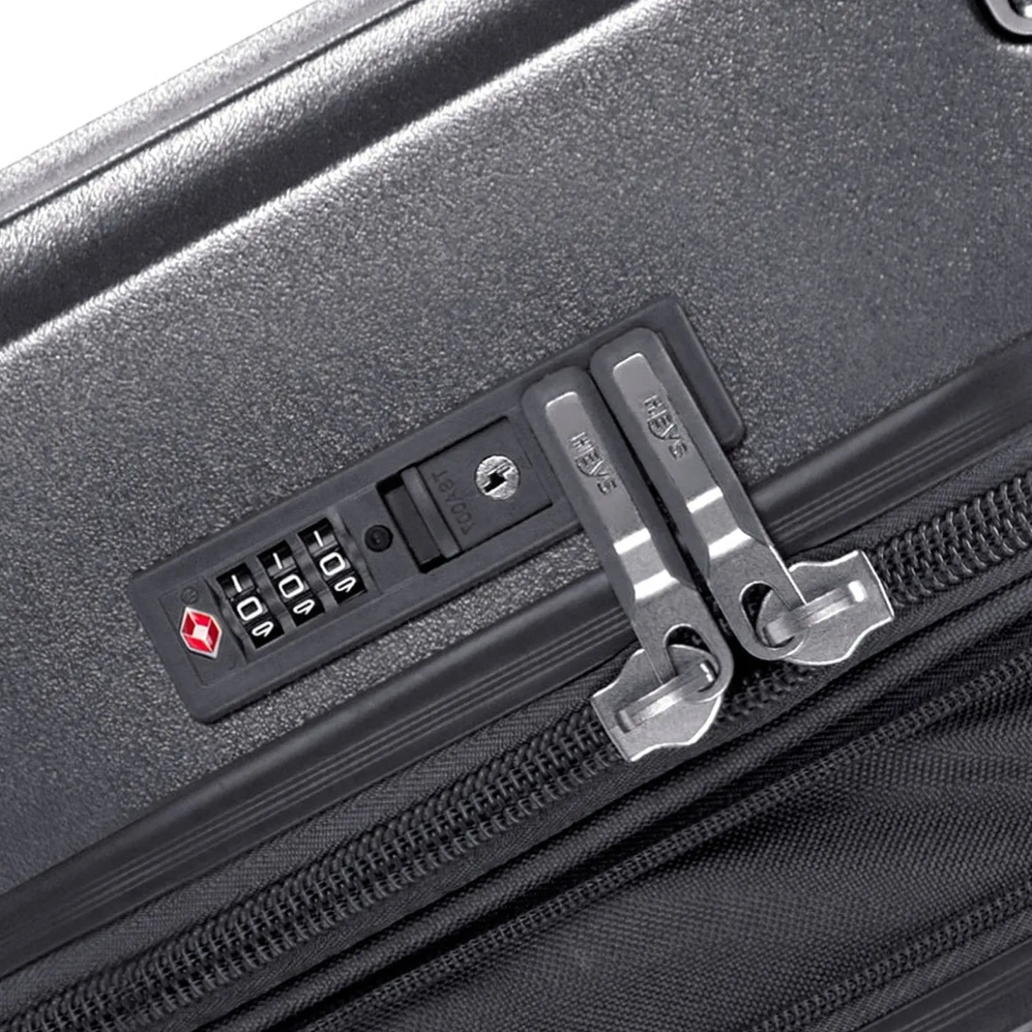 Heys Luxe 30" Trunk Spinner