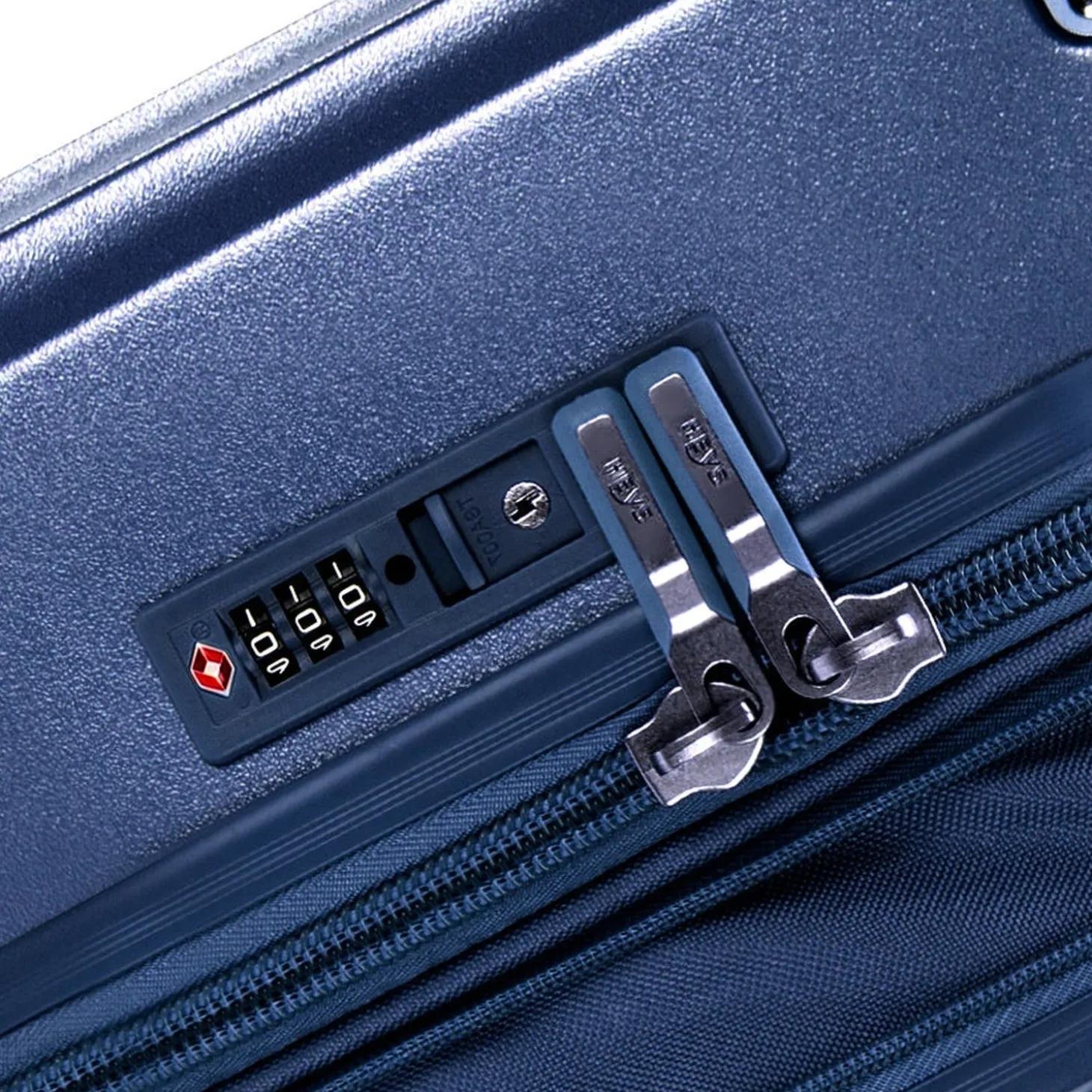 Heys Luxe 30" Trunk Spinner