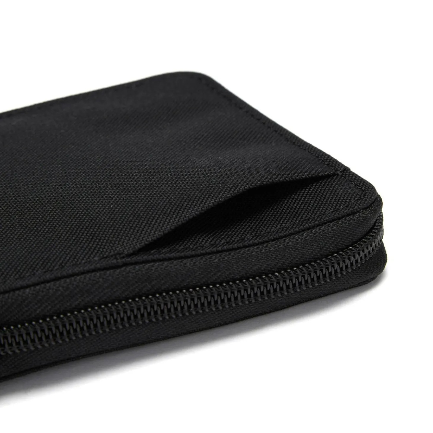 Pacsafe RFIDsafe Zip Around Wallet