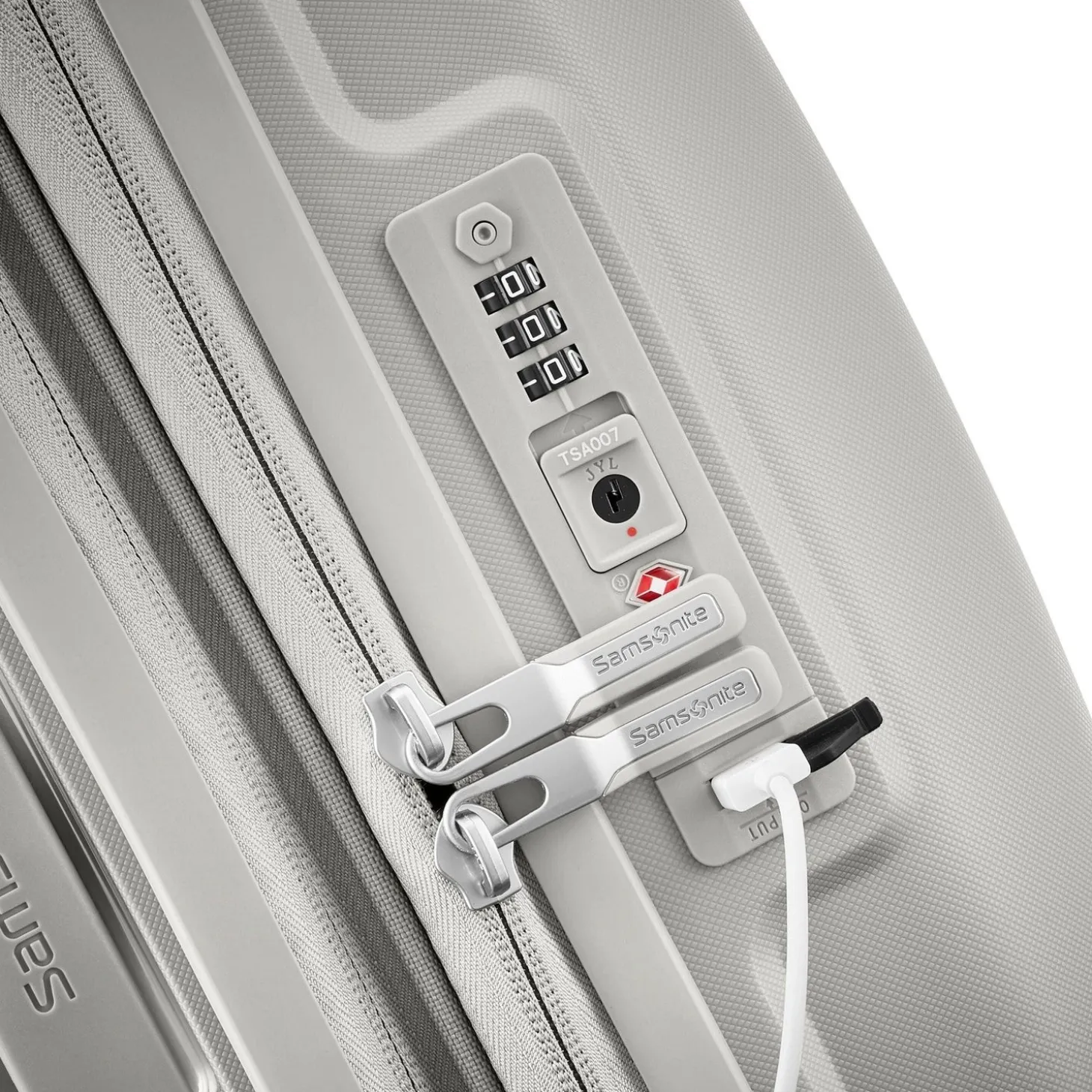 Samsonite Outline Pro Carry-On Spinner