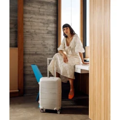 Samsonite Outline Pro Carry-On Spinner