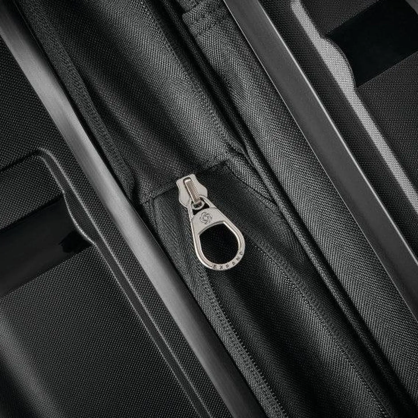 Samsonite Outline Pro Medium Spinner