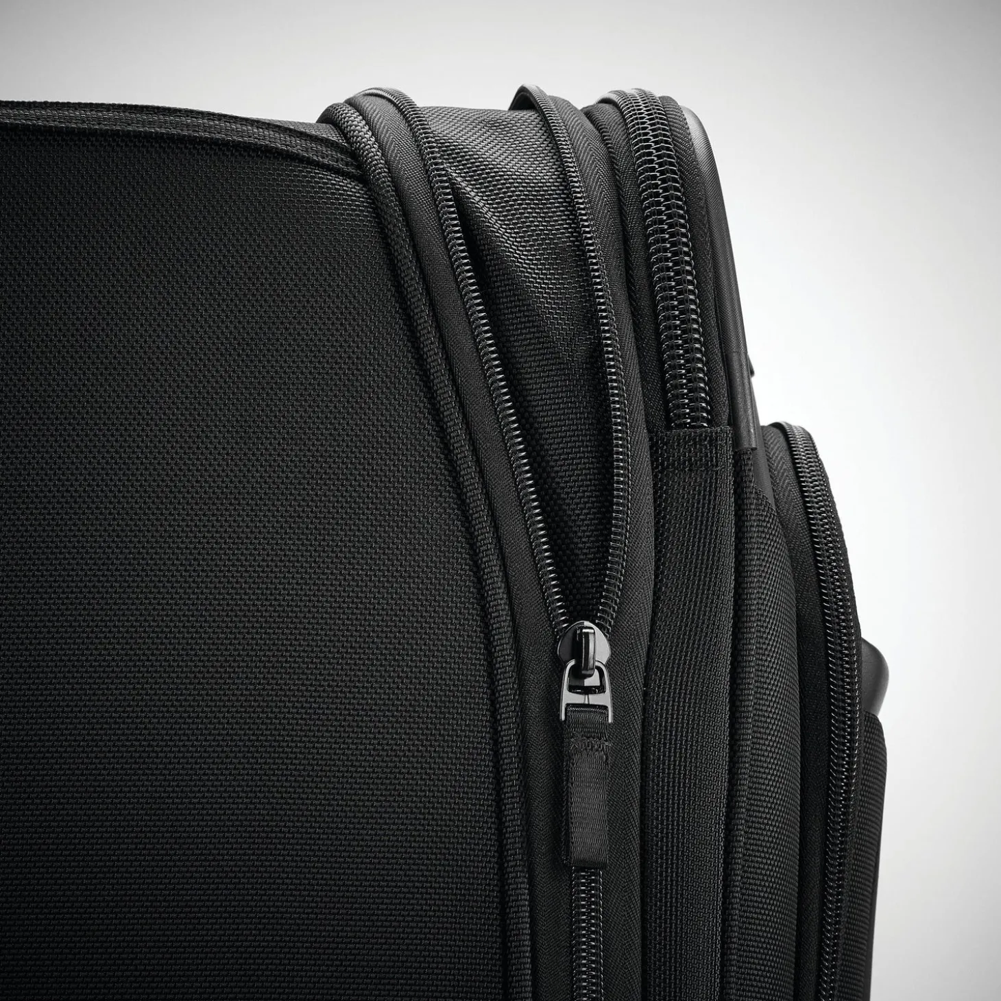 Samsonite Pro Medium Expandable Spinner