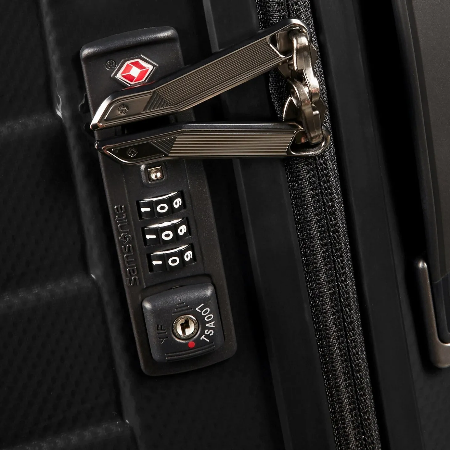Samsonite Proxis Medium Spinner