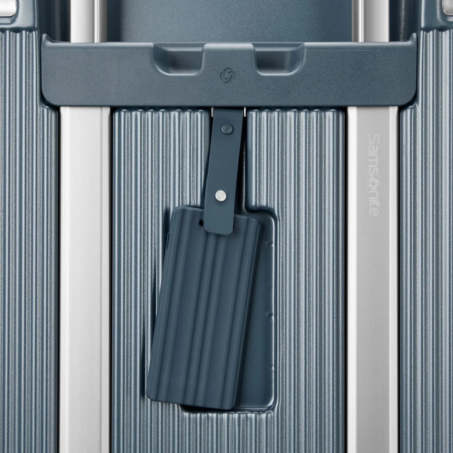 Samsonite Silhouette 18 Hardside Carry-On Expandable Spinner