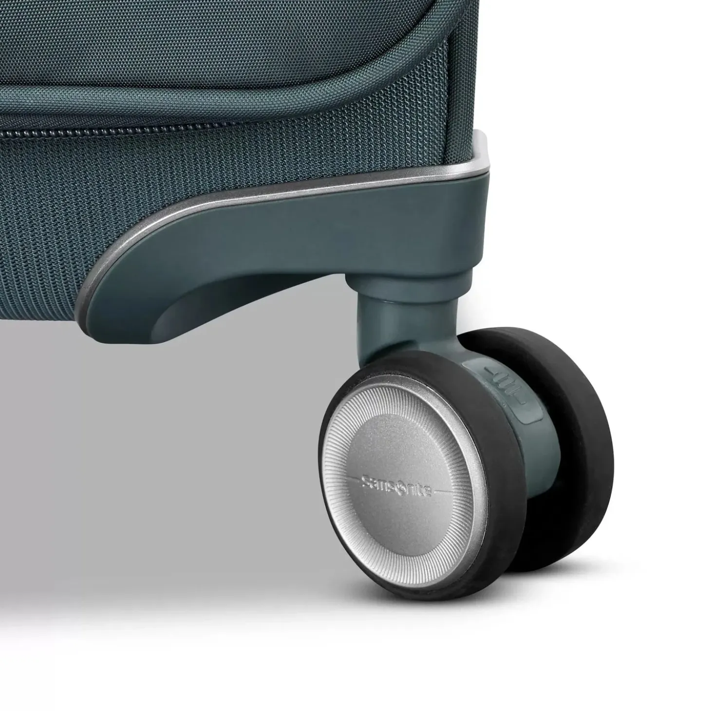 Samsonite Silhouette 18 Softside Medium Expandable Spinner