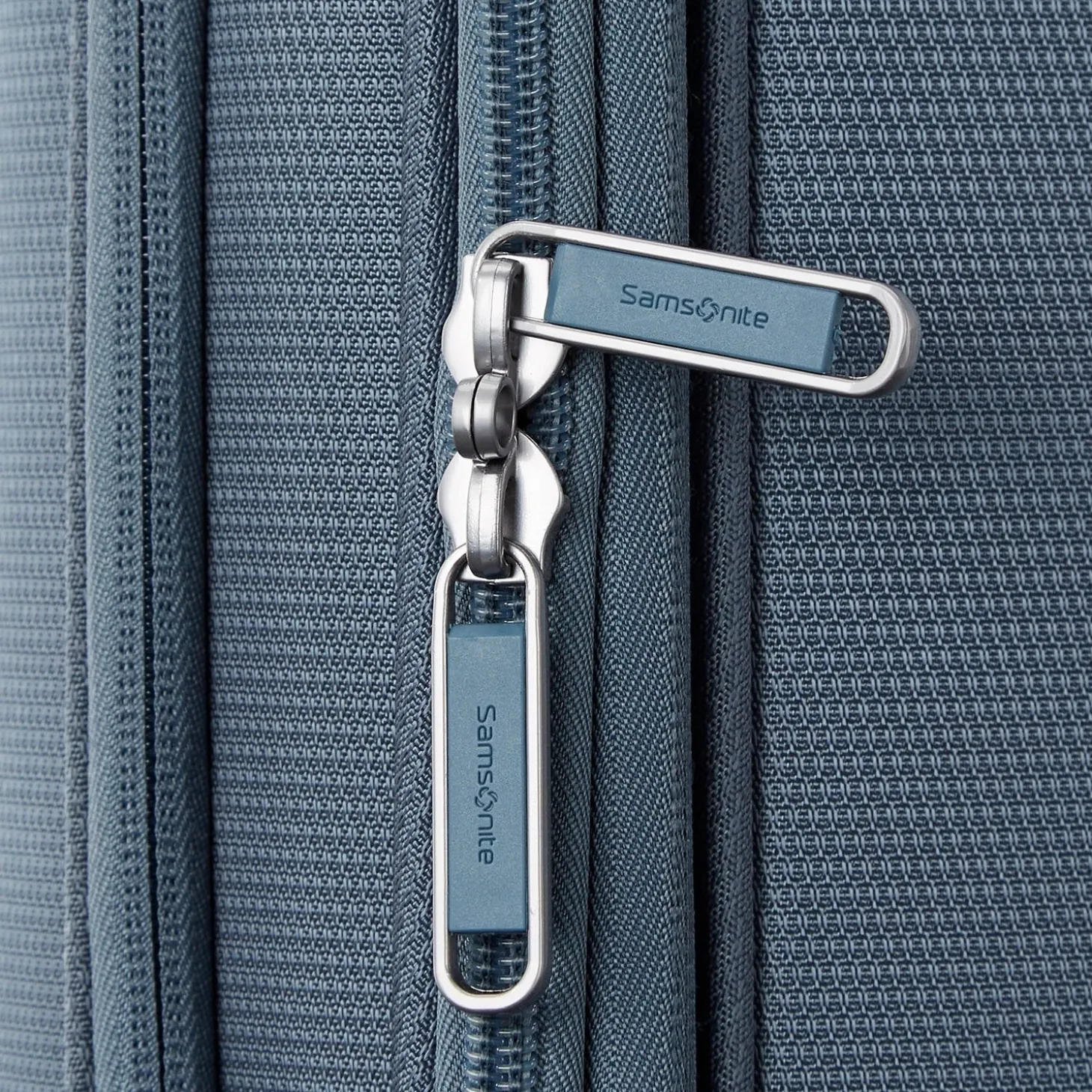 Samsonite UpLift Softside Medium Expandable Spinner