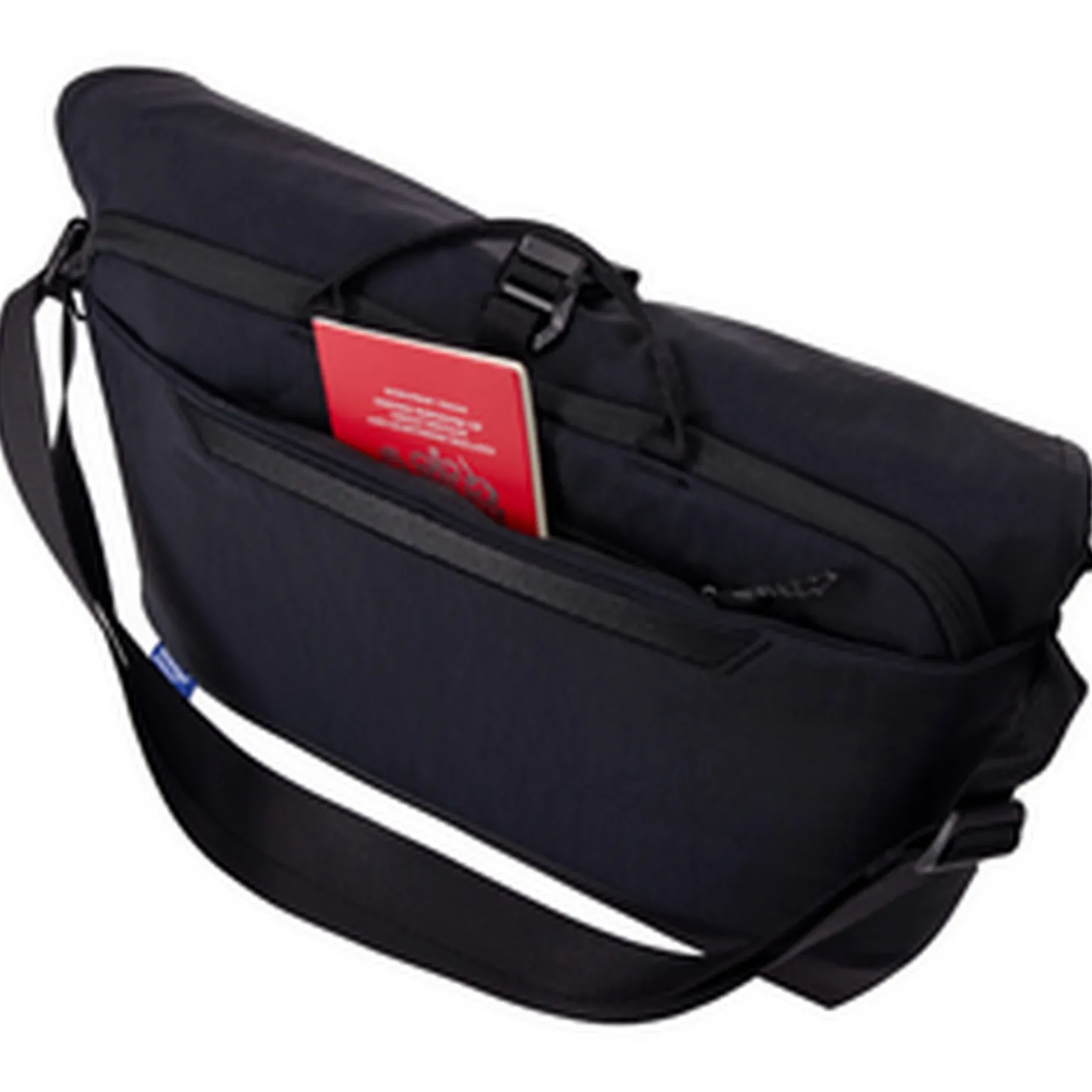 Thule Luggage Paramount 14L Crossbody