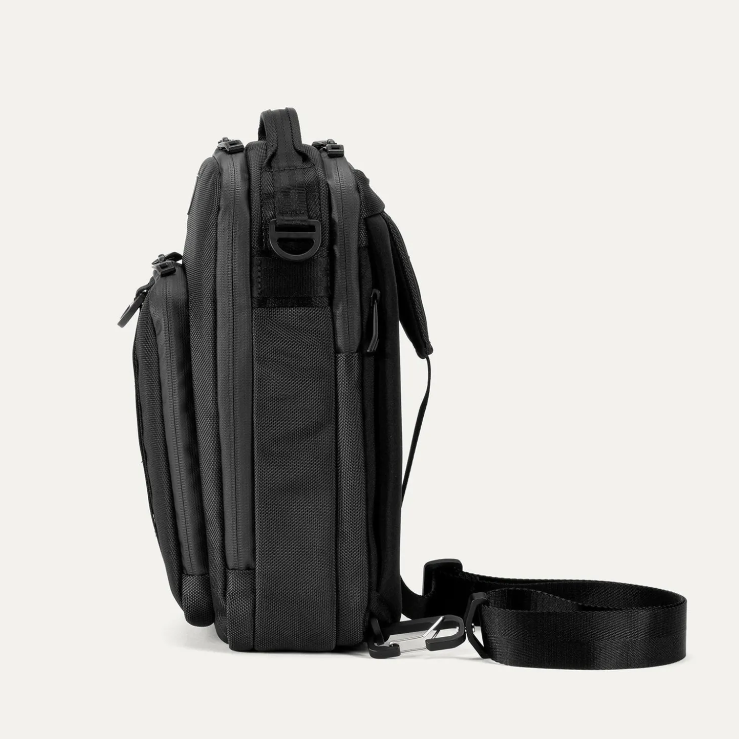 Travelpro Altitude Crossbody 6L