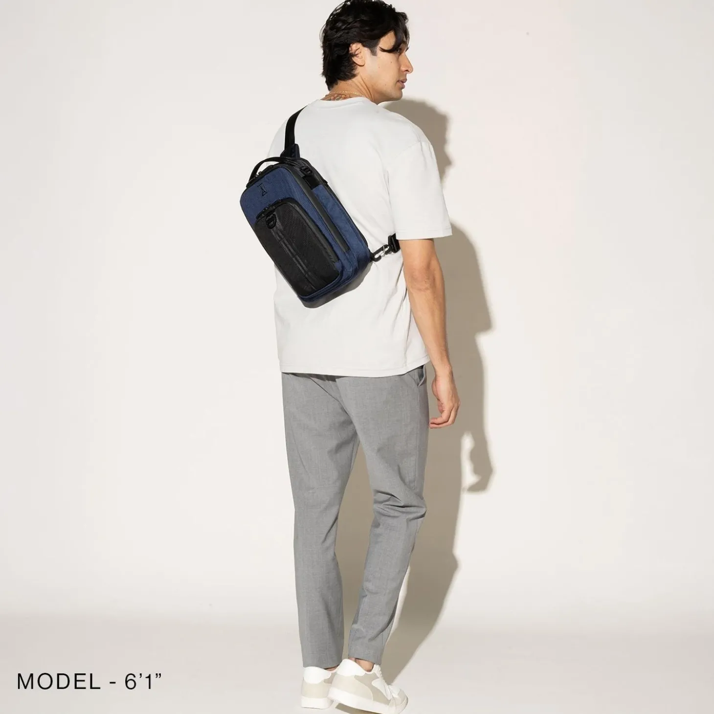 Travelpro Altitude Crossbody 6L