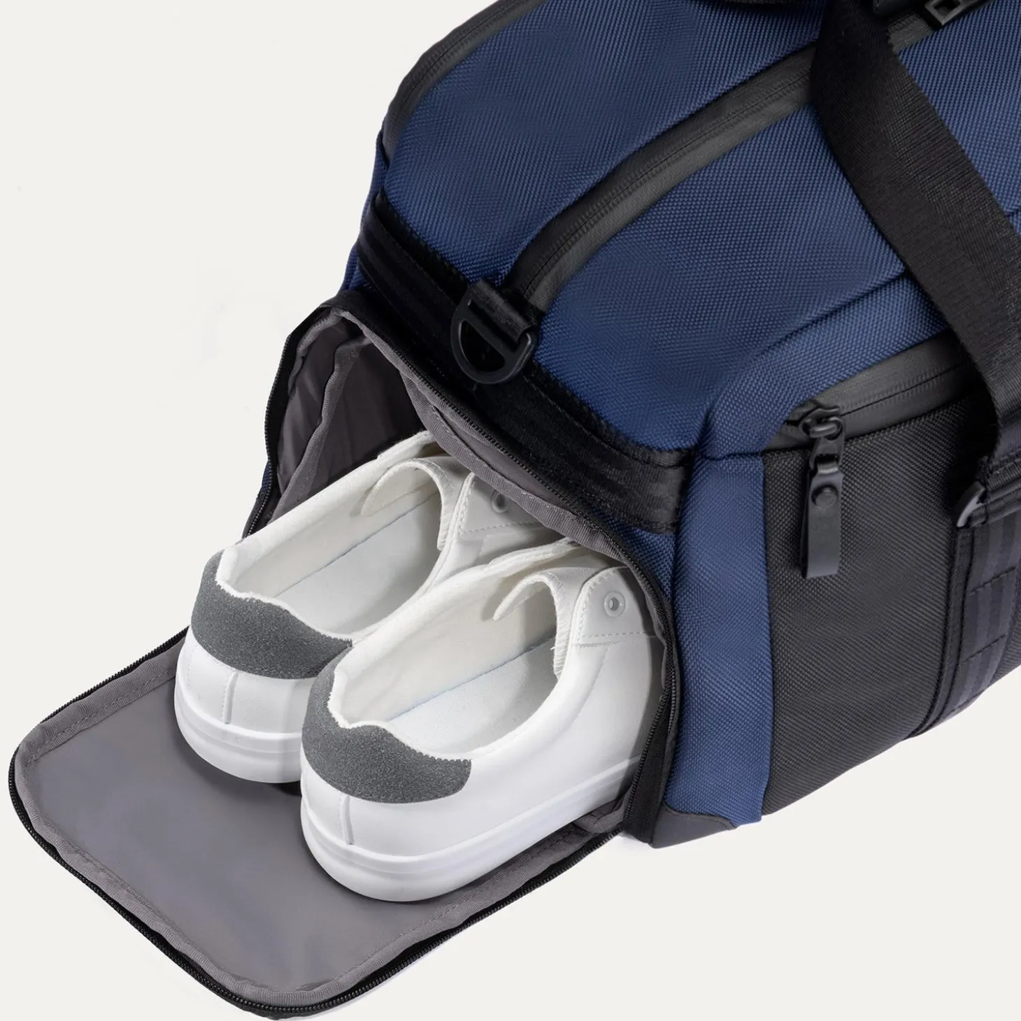 Travelpro Altitude Day-to-Day Duffel