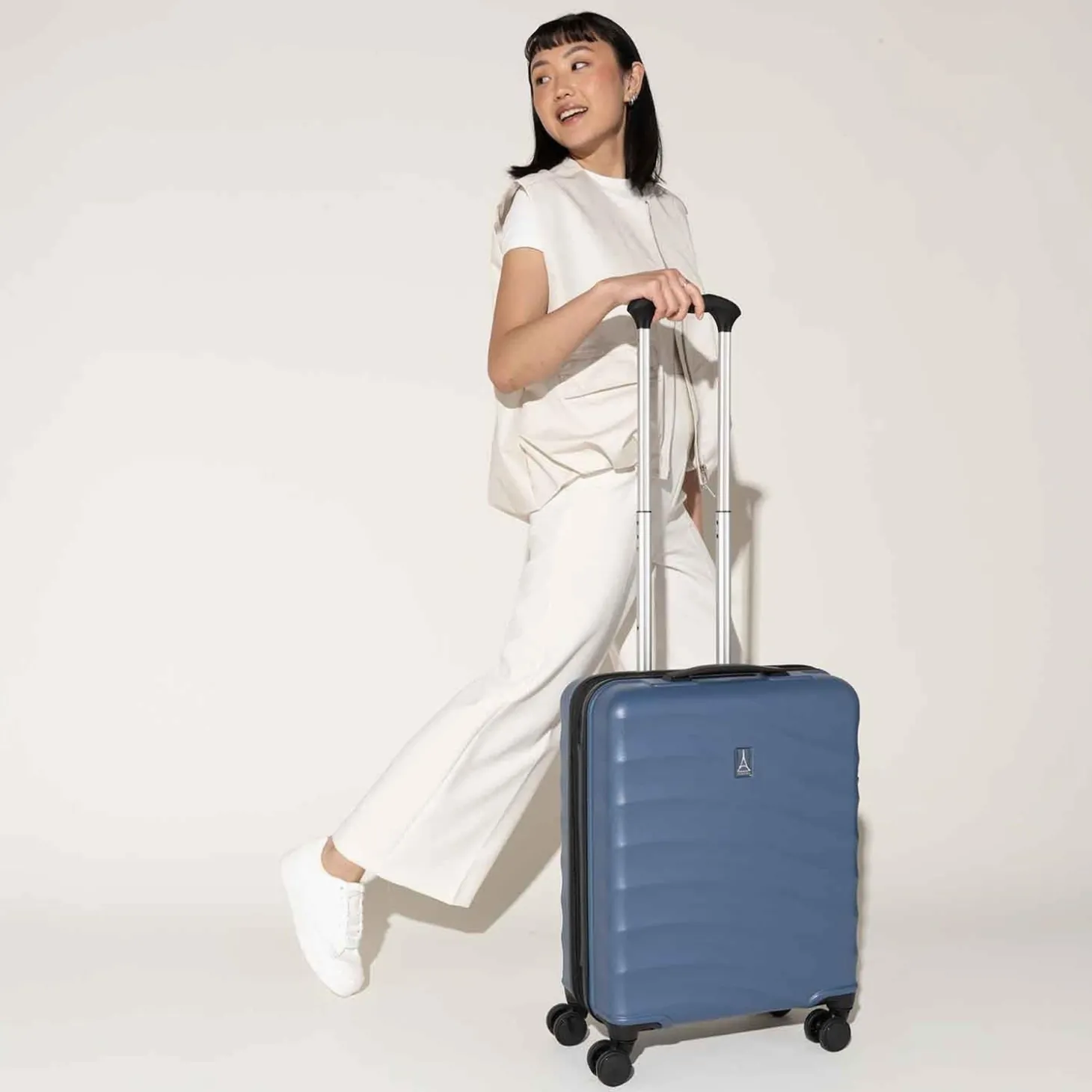 Travelpro Maxlite Air V2 International Carry-on Expandable Spinner