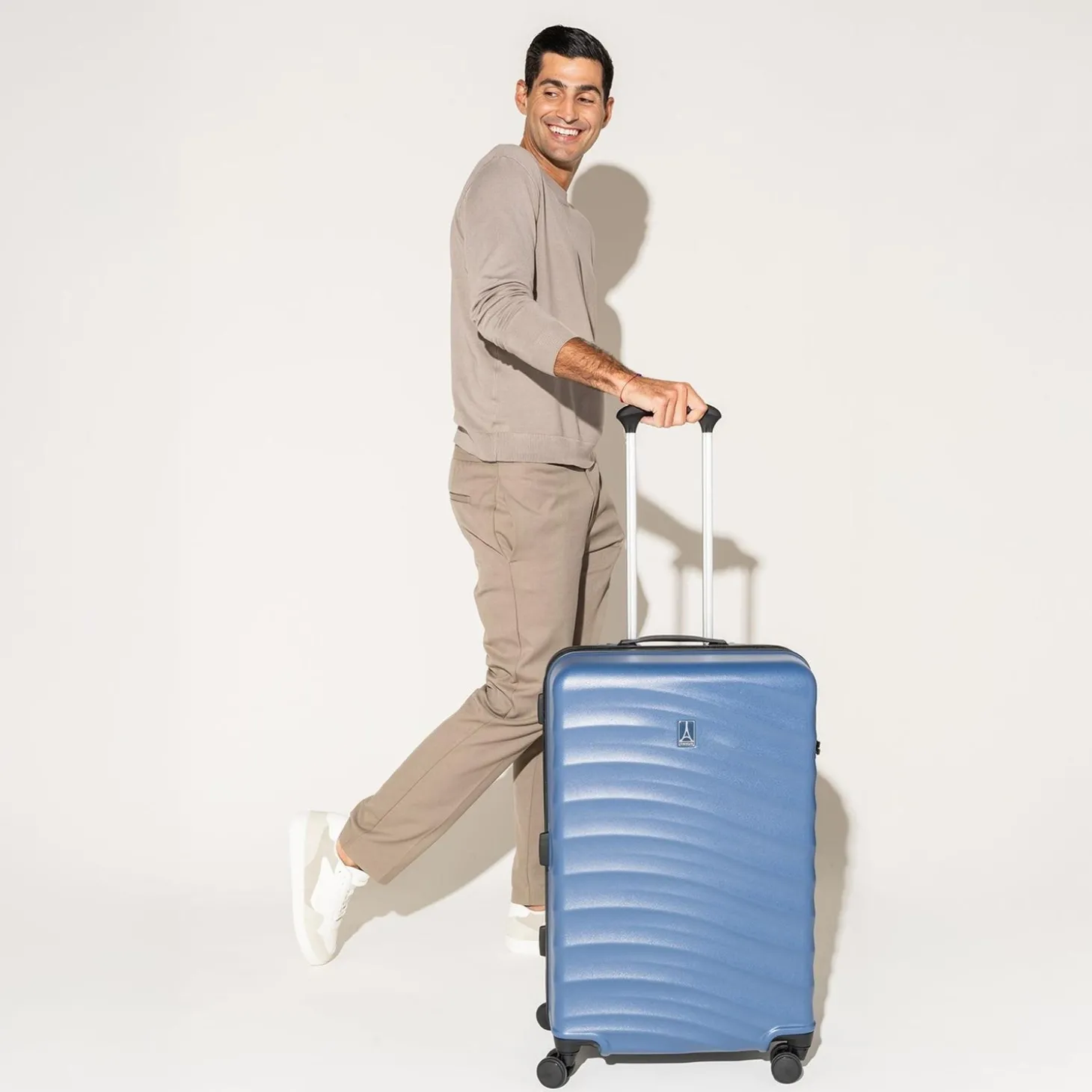 Travelpro Maxlite Air V2 Medium Check-in Expandable Spinner