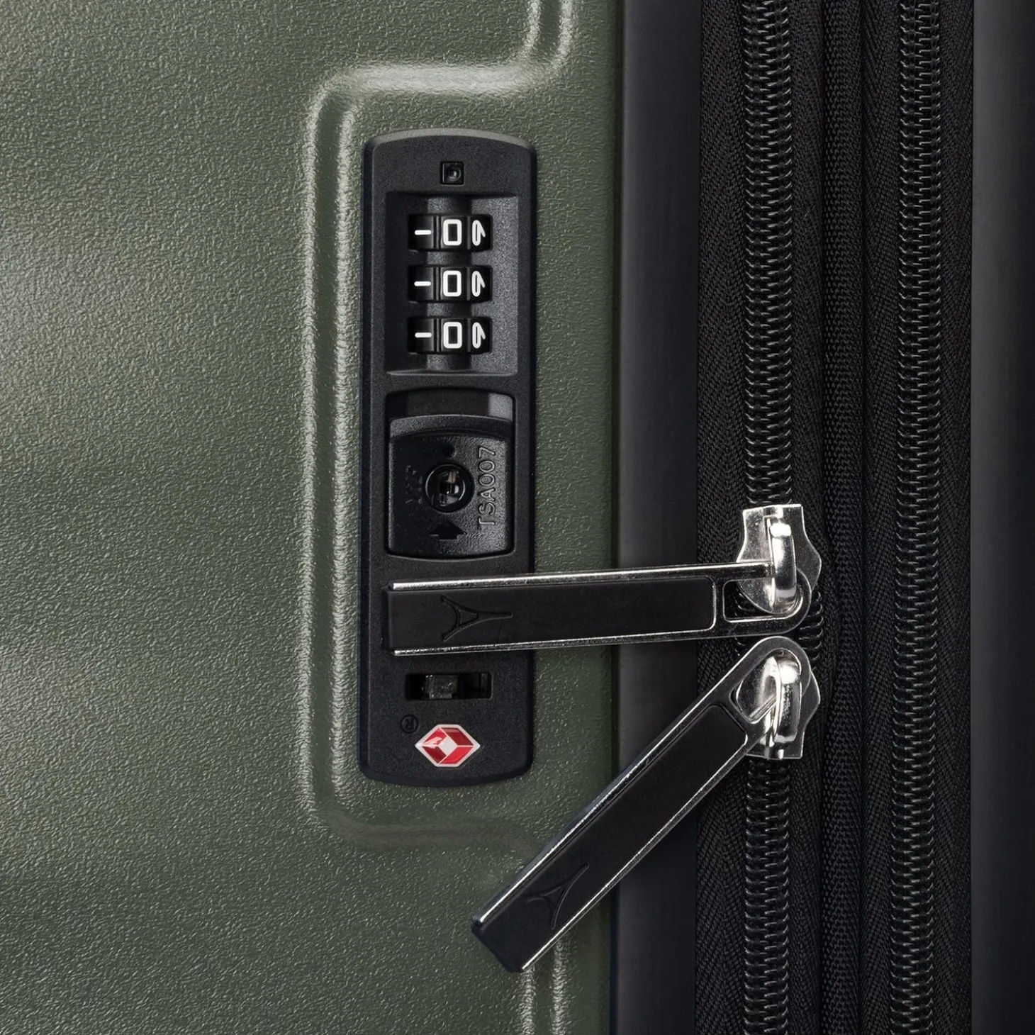 Travelpro Maxlite Air V2 Medium Check-in Expandable Spinner