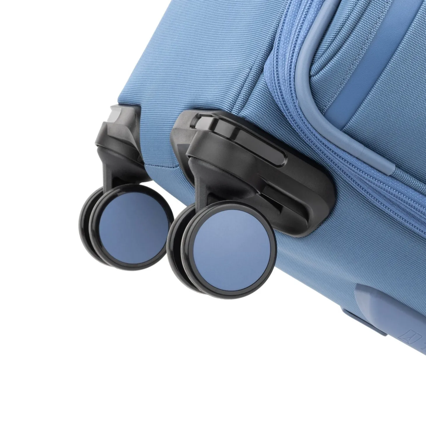Travelpro VersaPack+ Medium Check-in Expandable Spinner