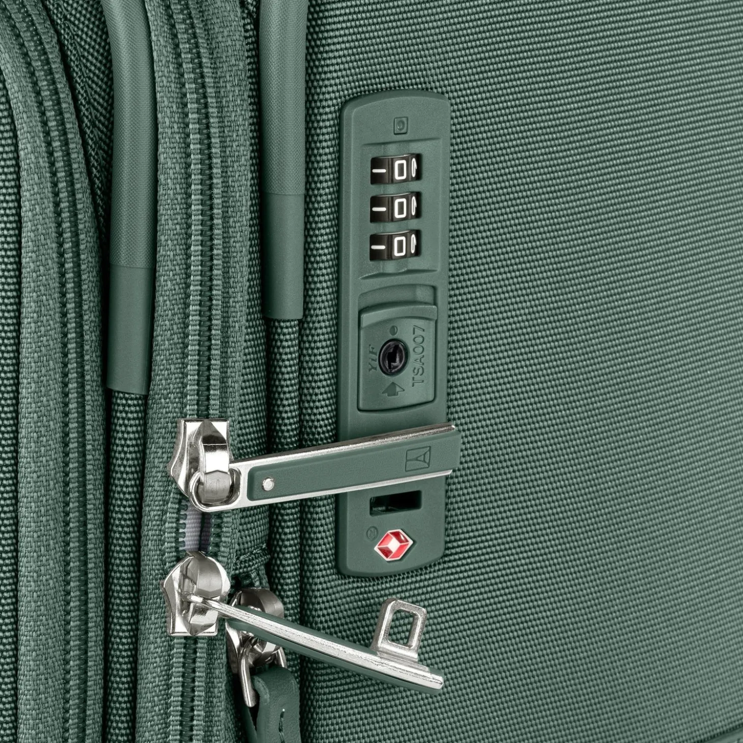 Travelpro VersaPack+ Medium Check-in Expandable Spinner