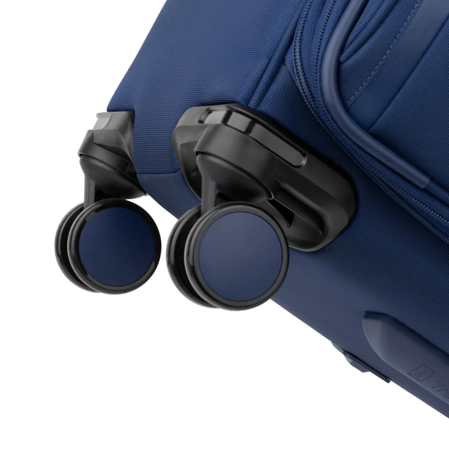 Travelpro VersaPack+ Medium Check-in Expandable Spinner