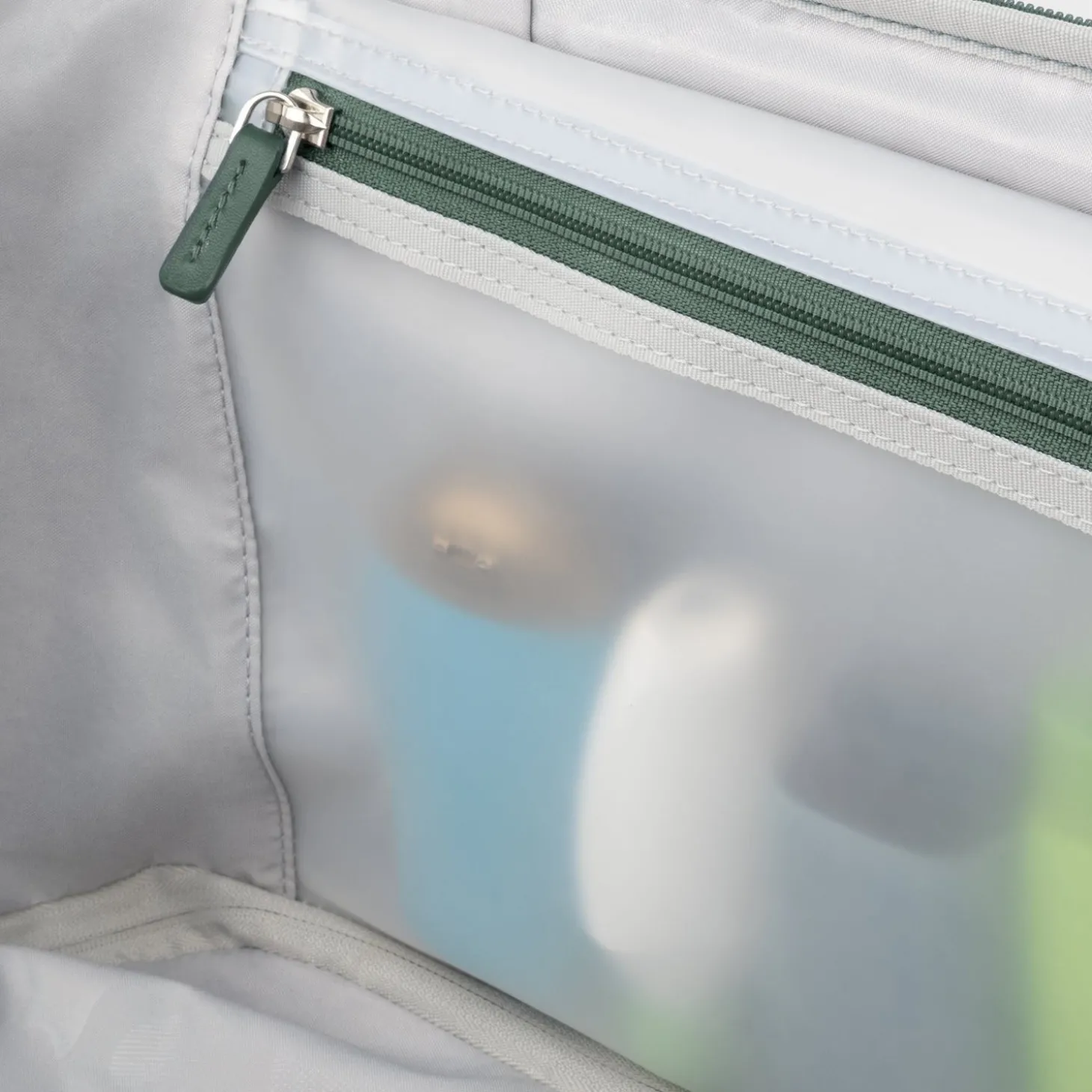 Travelpro VersaPack+ Medium Check-in Expandable Spinner