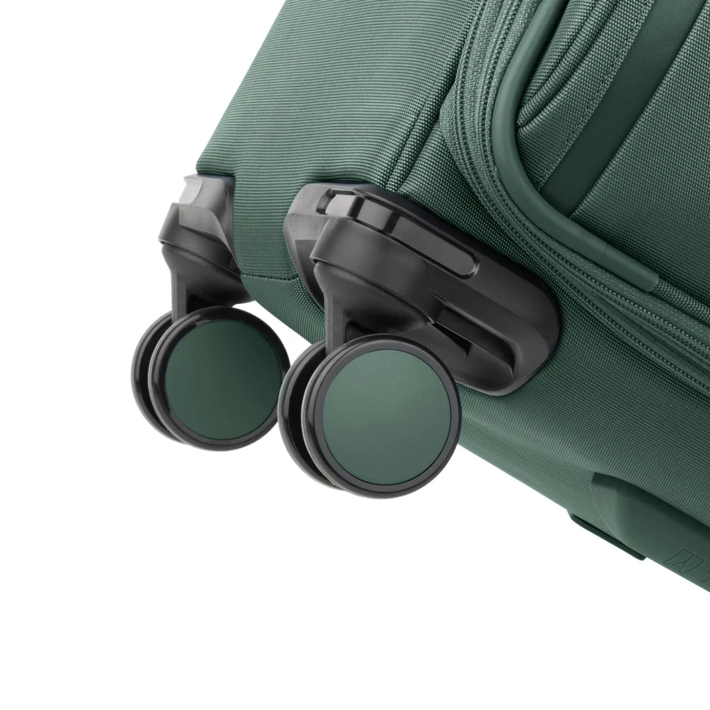 Travelpro VersaPack+ Medium Check-in Expandable Spinner