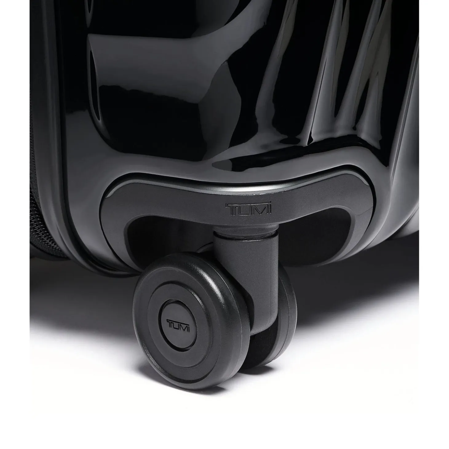 TUMI 19 Degree Short Trip Expandable 4 Wheeled Packing Case